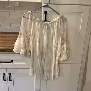 Super cute, flowy cream top